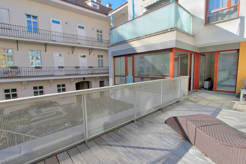 Auriapartments Karlin 2Kk S Terasou A Parkovanim Prague Exterior photo